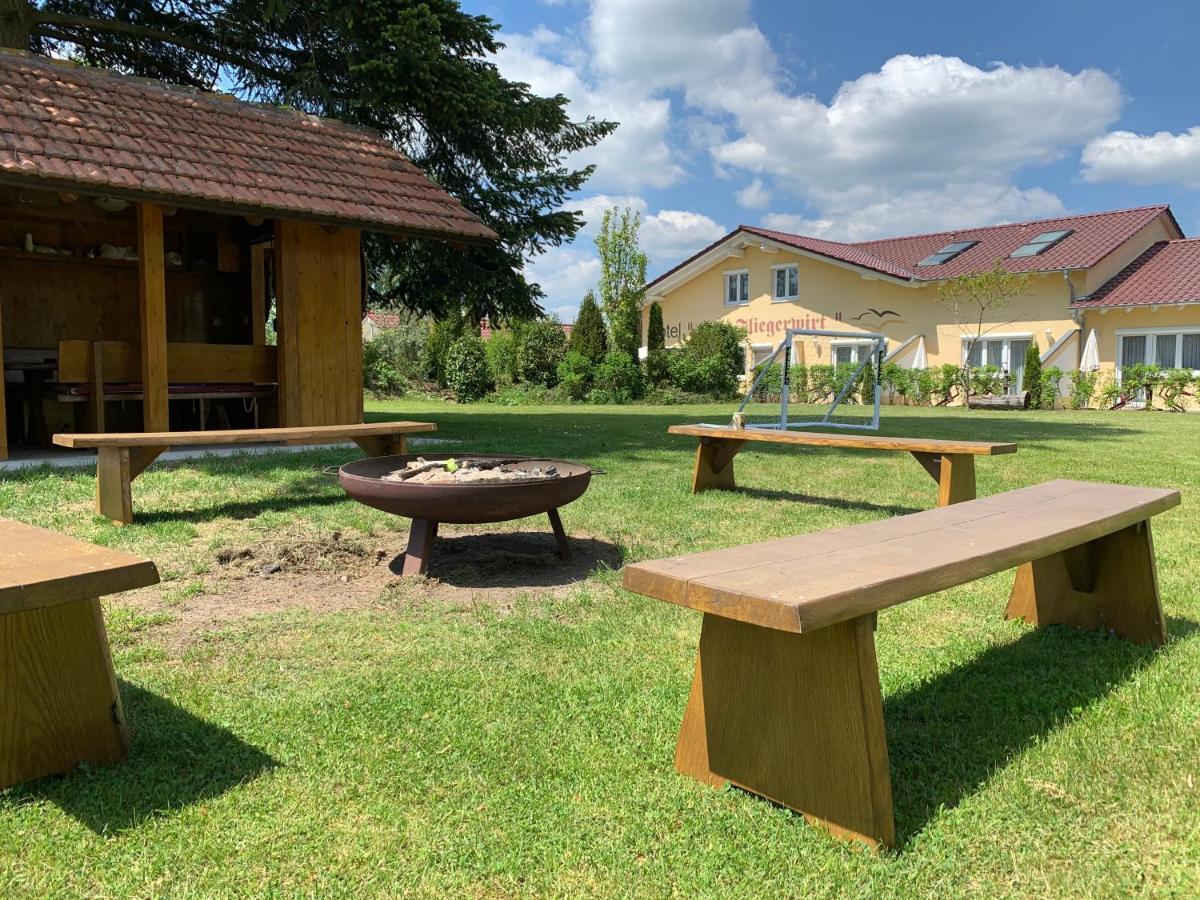 Hotel Zum Fliegerwirt Mengen Exterior foto