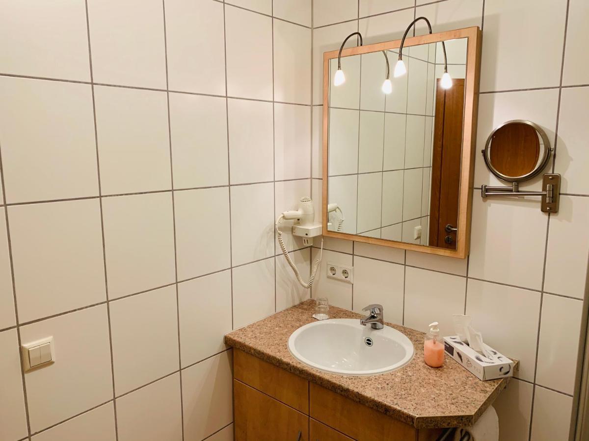 Hotel Zum Fliegerwirt Mengen Exterior foto